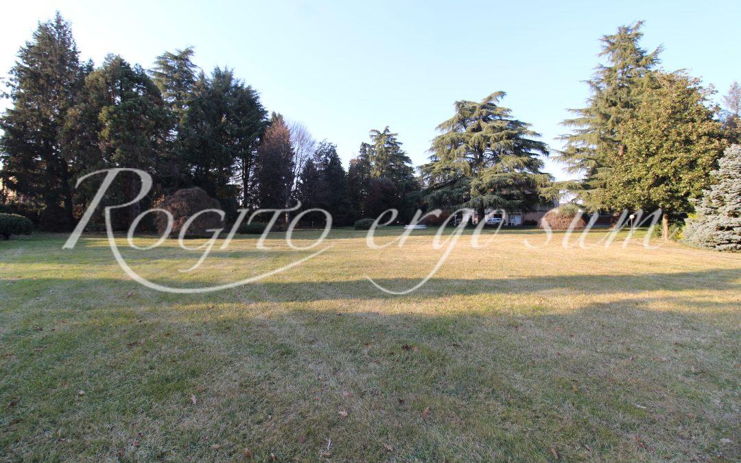 Samarate – Ville con esclusivo parco