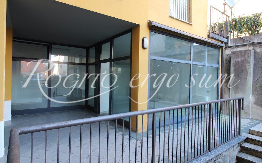 Colverde – Negozio con vetrine