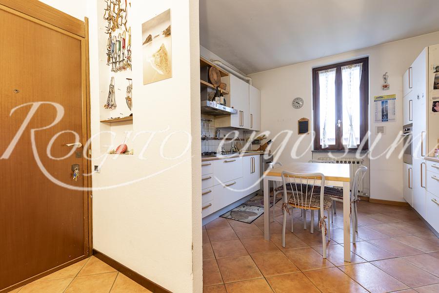 Buguggiate – Trilocale con box e cantina