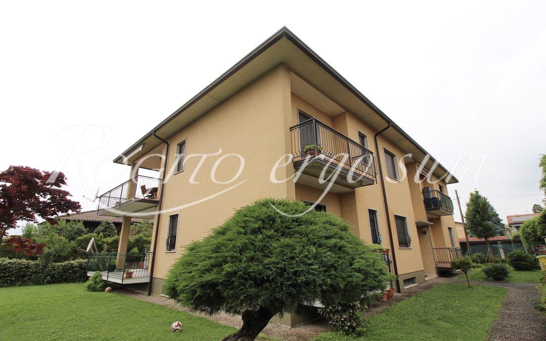 Vedano Olona – Quadrilocale con ampio box e cantina