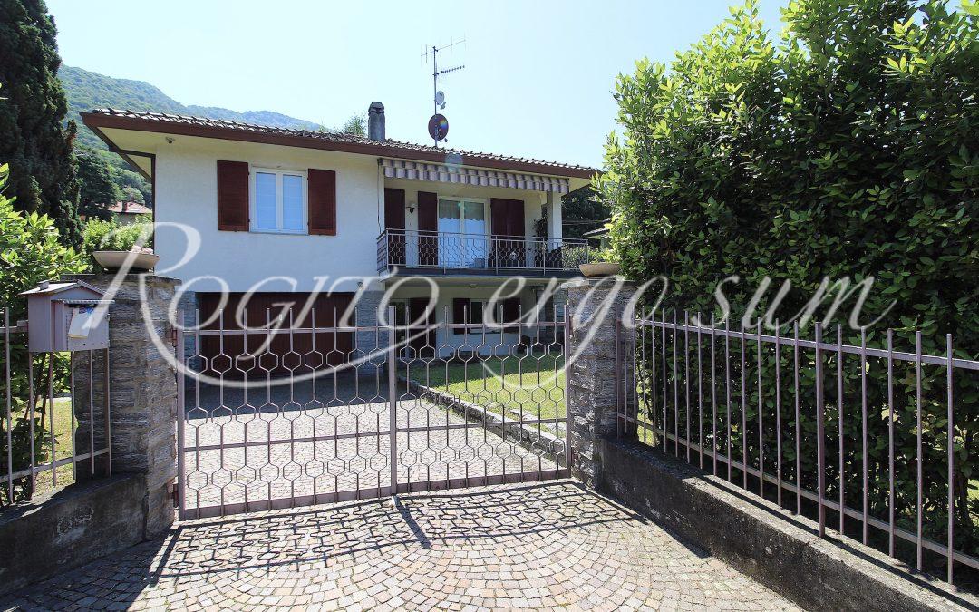 Orino – Villa singola con box e giardino privato