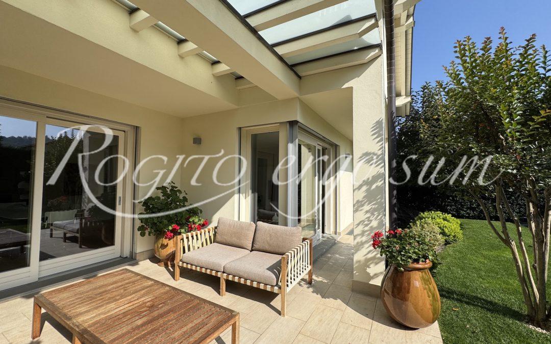 Buguggiate – Villa singola con giardino privato, box e posto auto coperto