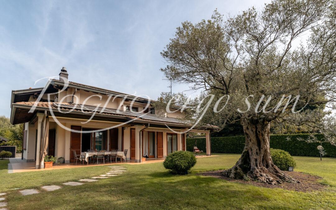 Varese – Villa vista lago con giardino privato